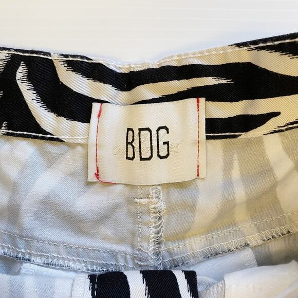 BDG Leila Zebra Print Carpenter Cargo Pants Womens Size 26 Urban Outfitters - Picture 10 of 16